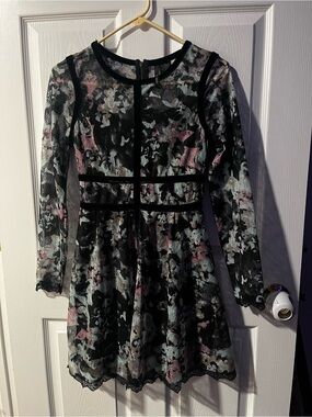 Black Floral Lace Fit-and-Flare Dress Women’s 2 fit